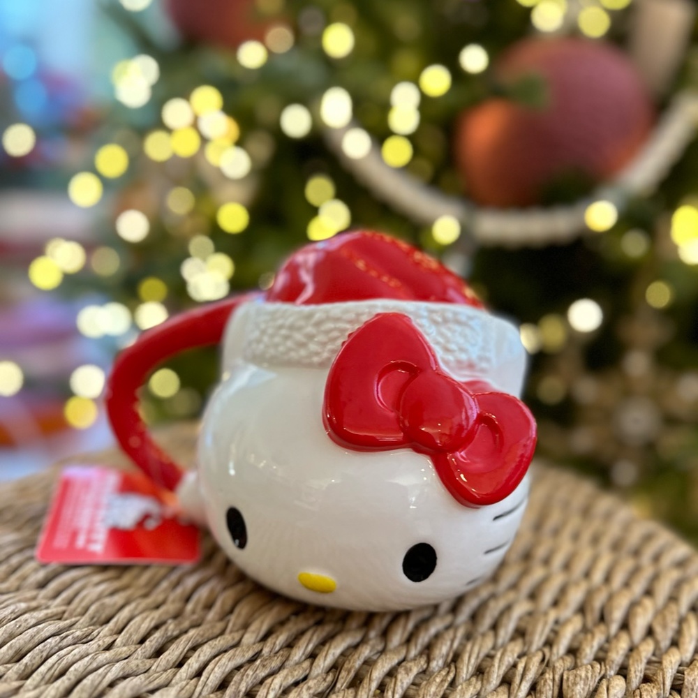 Hello Kitty Christmas Santa hat mug - Picture 3 of 7